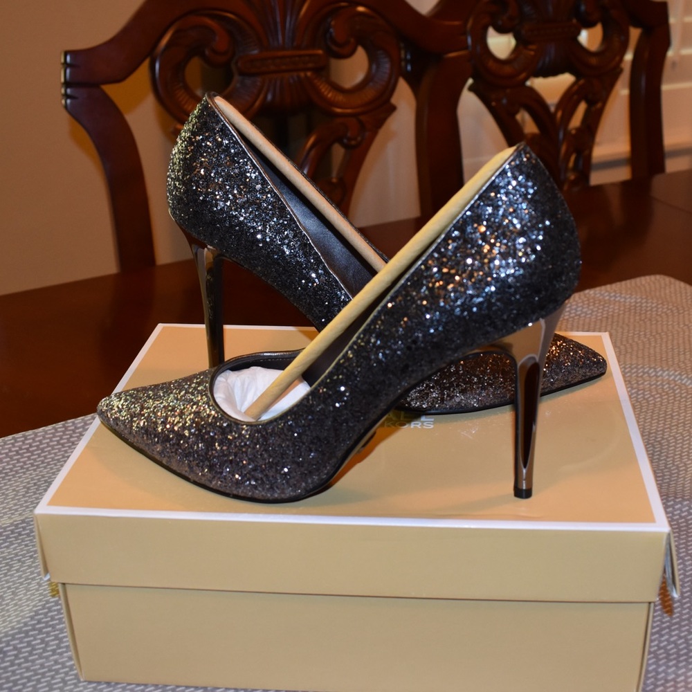 SOLD Michael Kors Claire Pointy Toe Pump - Picture 2 of 7